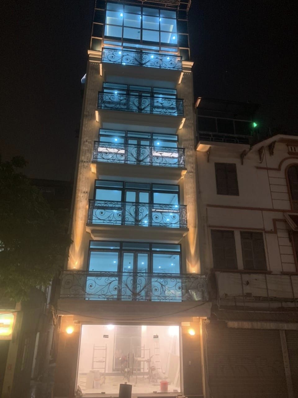 Bán nhà mặt phố Âu Cơ, Tây Hồ, lô góc, 8 tầng, thang máy mới, kinh doanh