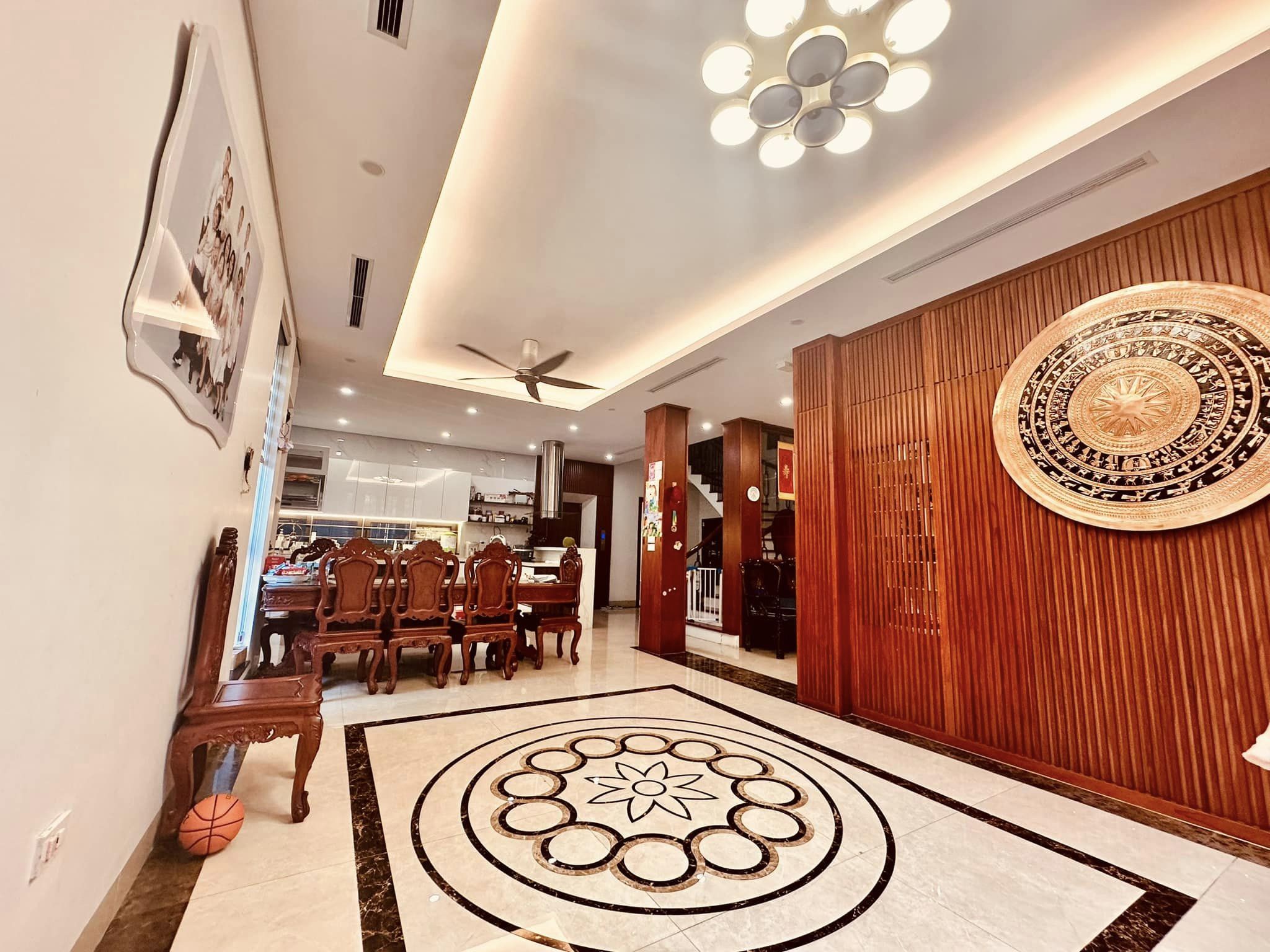 5-bedroom house for sale, 216 m², Long Biên