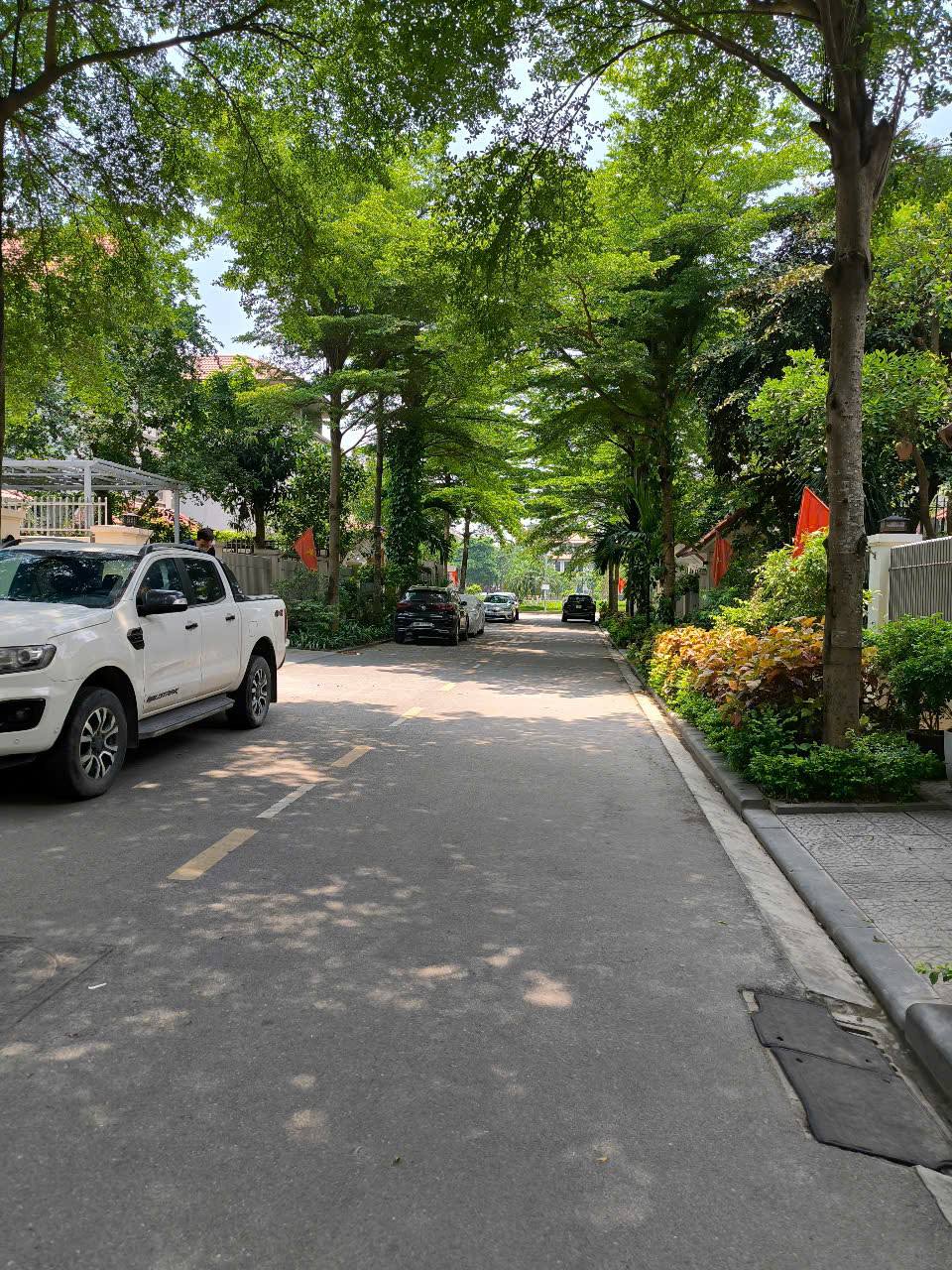 Продаётся дом, 4 спальни, 290 м², Hà Đông