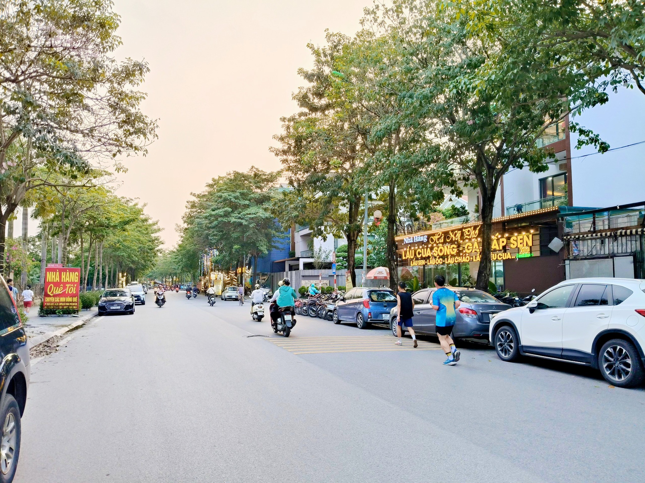Продаётся дом, 4 спальни, 241 м², Bắc Từ Liêm
