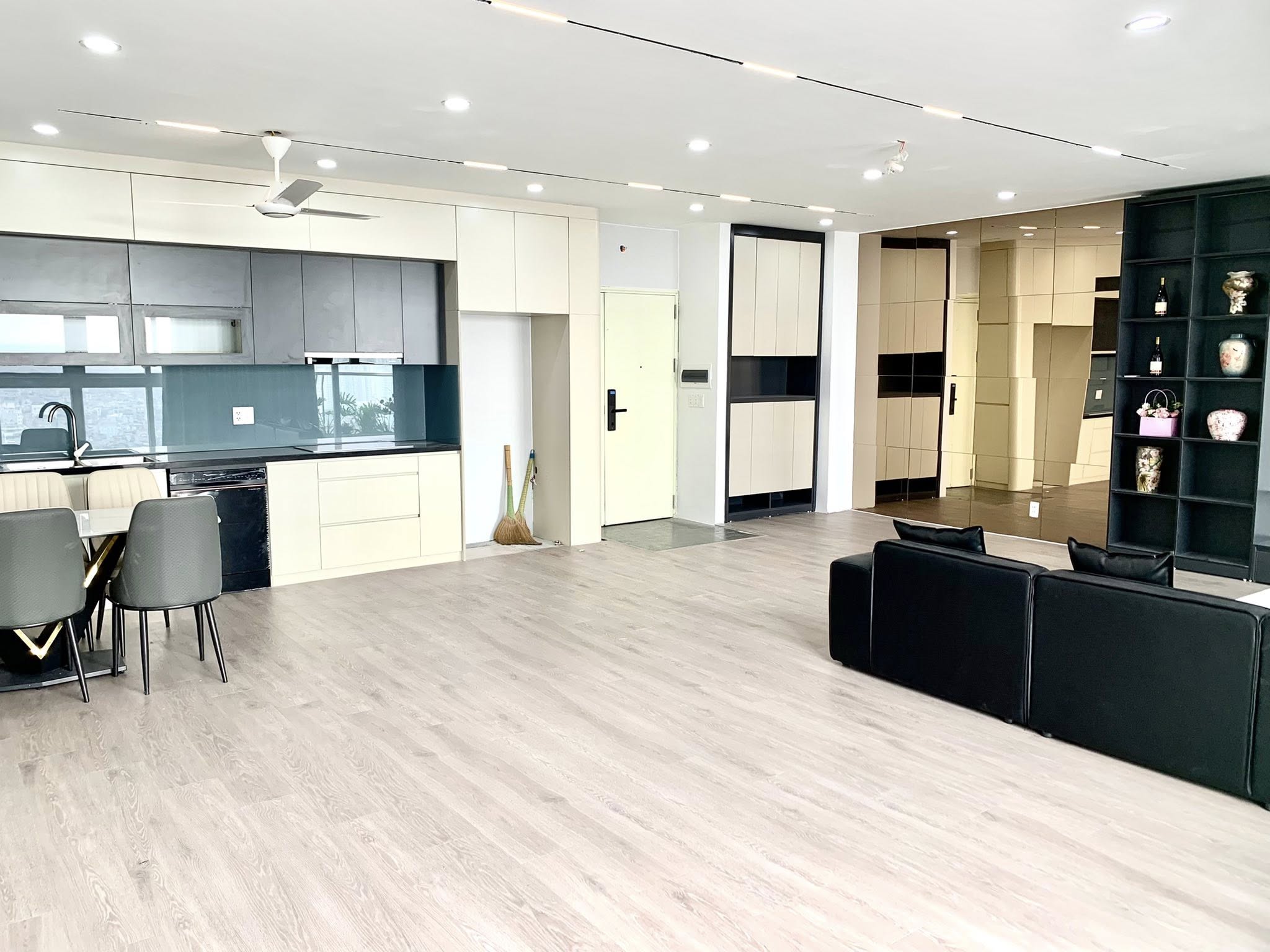 Продаётся квартира, 3 спальни, 166 м², Hà Đông