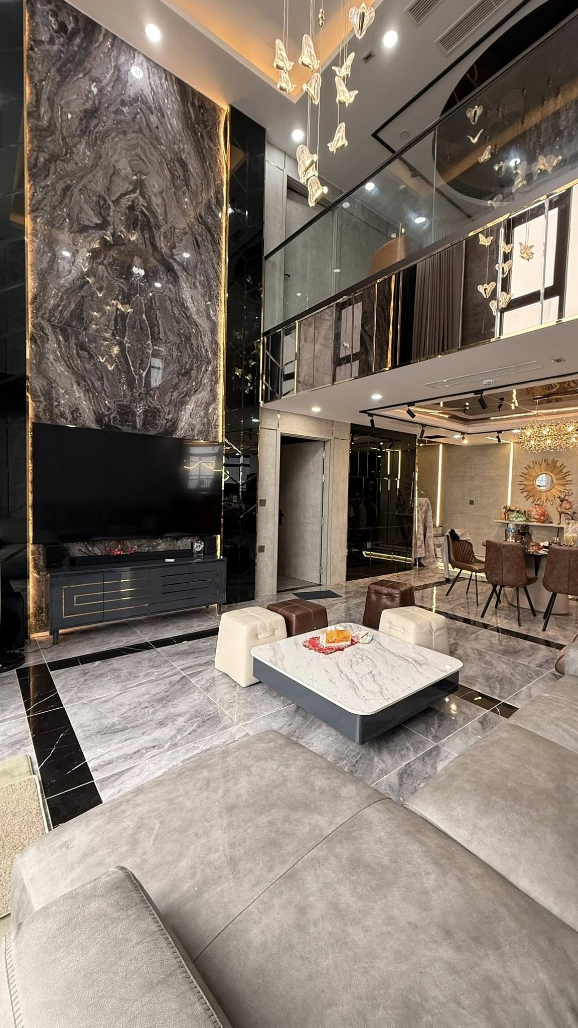 Bán căn hộ, 5 PN, 300 m², Tây Hồ