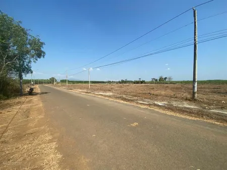 Bán mảnh đất 3131m2 mặt tiền đường Lê Văn Một, thị trấn Đất Đỏ cũ, giá 1,45 triệu/m2.