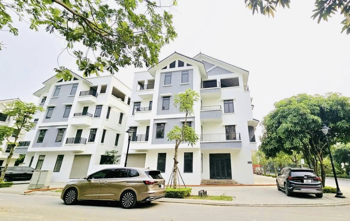 Продаётся дом, 4 спальни, 188 м², Hoài Đức
