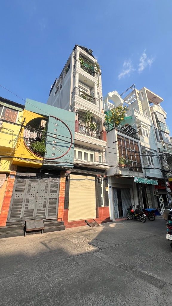 Продаётся дом, 4 спальни, 40 м², Quận 11