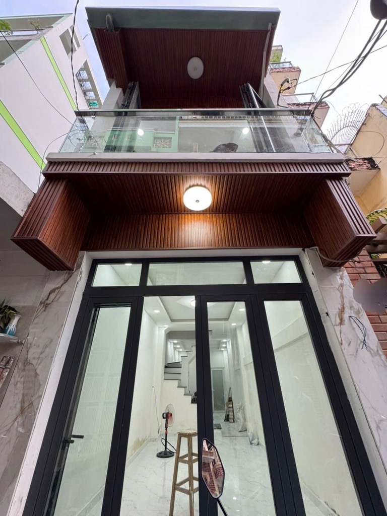 Продаётся дом, 5 спален, 46 м², Quận 5