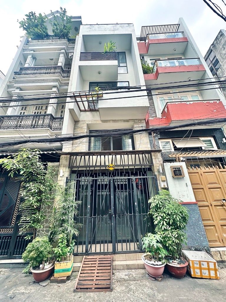 Продаётся дом, 5 спален, 50 м², Quận 11