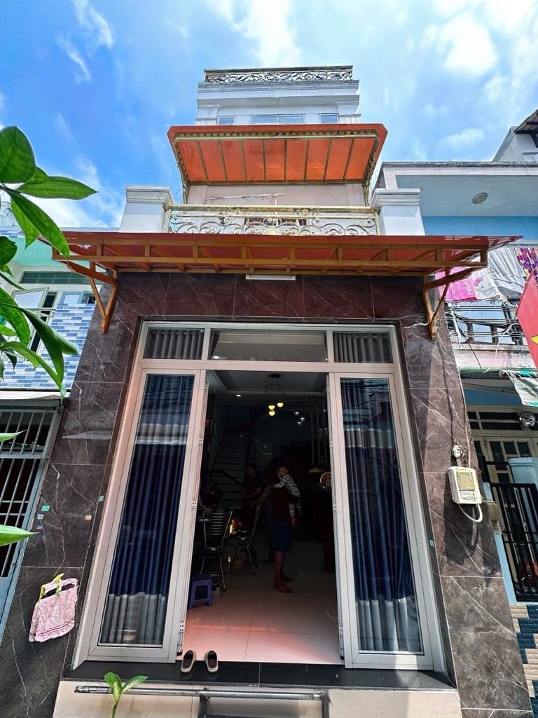 Продаётся дом, 3 спальни, 40 м², Bình Tân