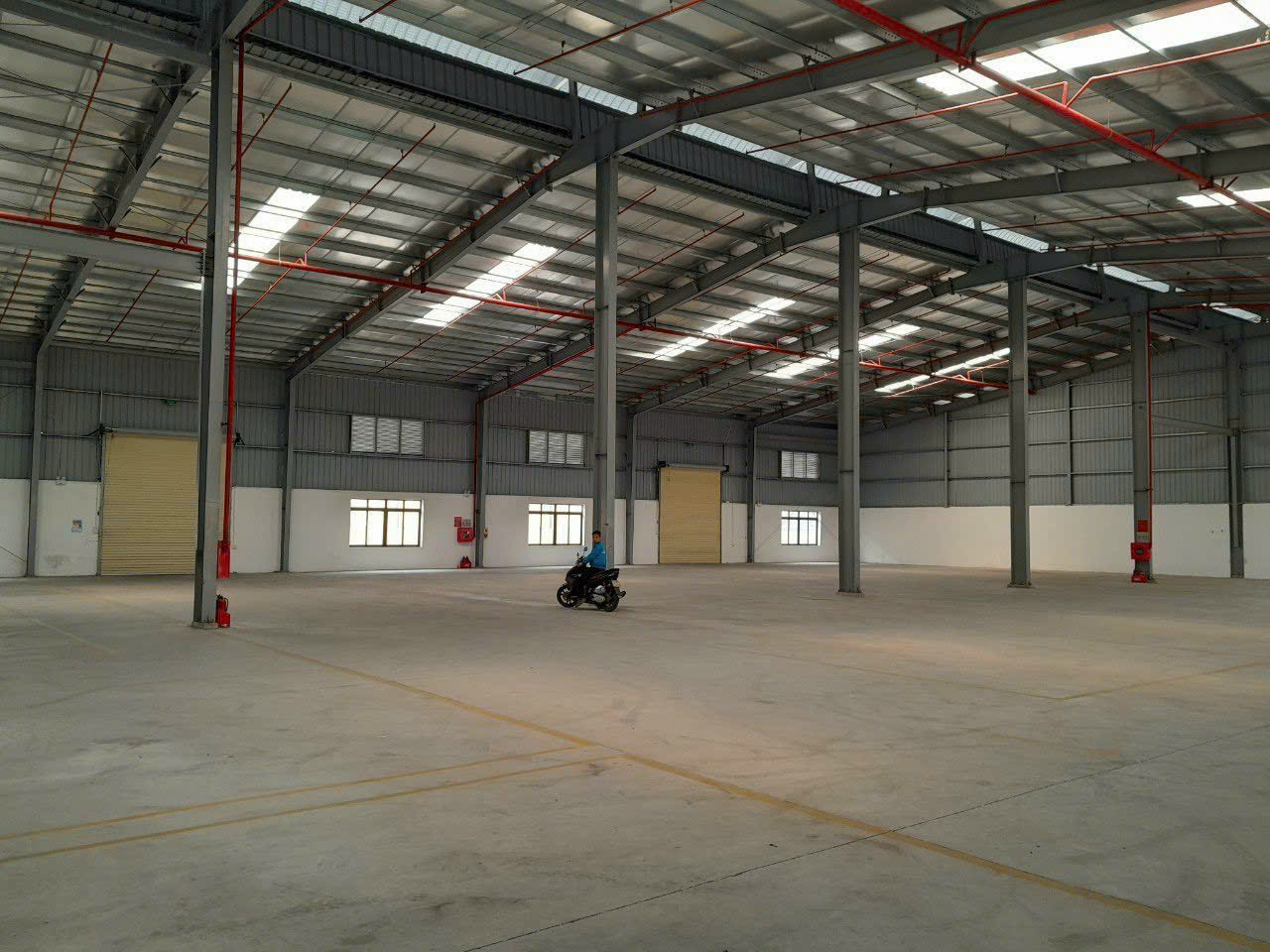 Property for rent, 2500 m², Long Biên