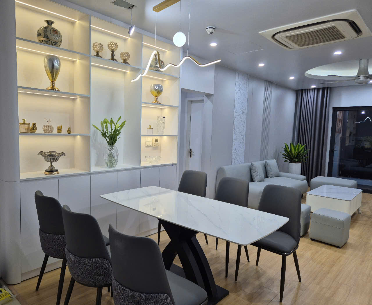 Продаётся квартира, 3 спальни, 73 м², Cầu Giấy