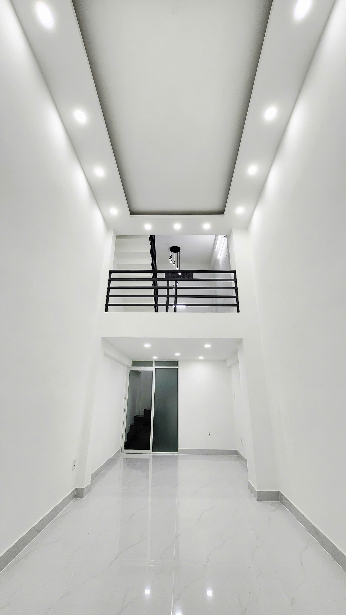 Продаётся дом, 4 спальни, 27,3 м², Quận 1
