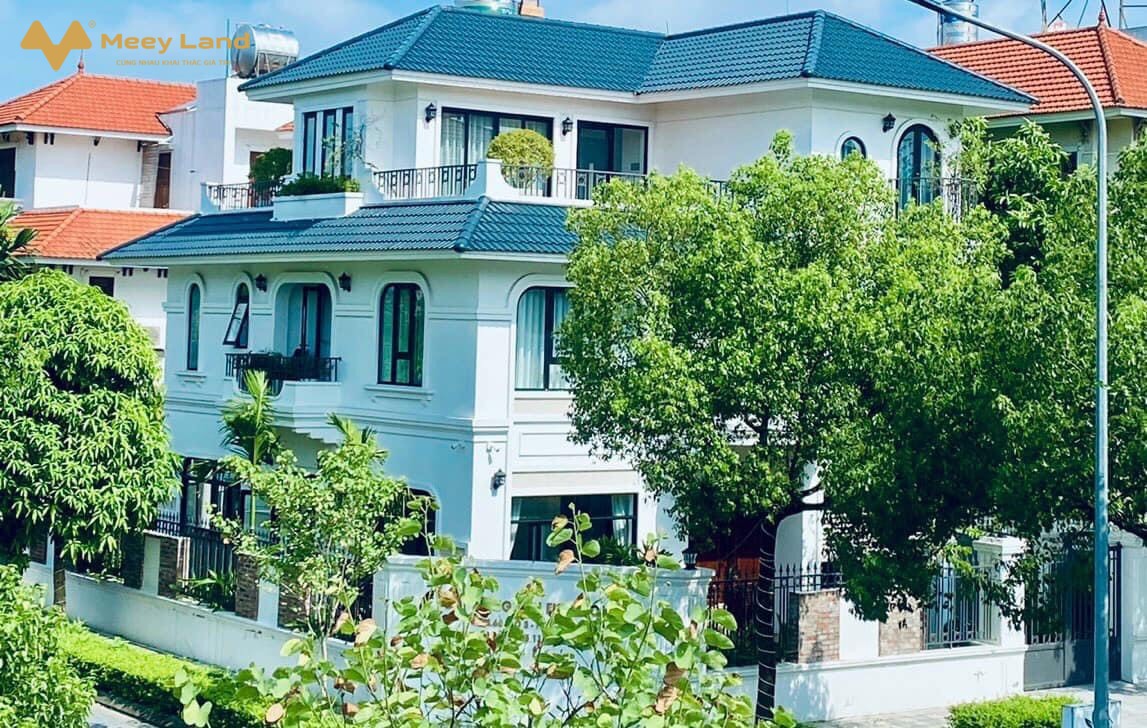 Продаётся дом, 5 спален, 303 м², Hoài Đức